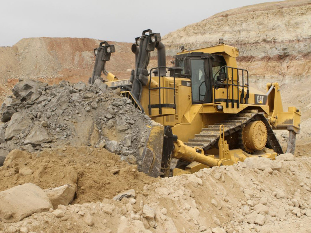 CAT® Track-Type Tractor D11T / D11T CD | Ultra-Class Mining Dozer